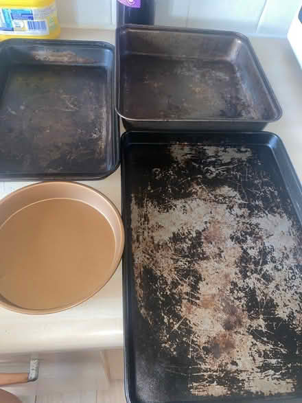 Photo of free Cake tin & Tin (DA8) #1