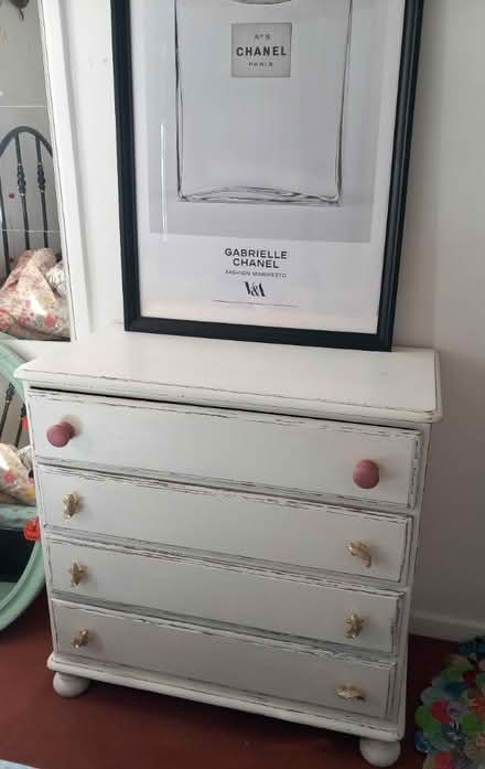 Photo of free Shabby Chic White Chest Of Drawers (Mitcham CR4) #1