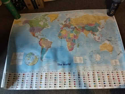Photo of free World map with flags (Higher Brixham TQ5) #1