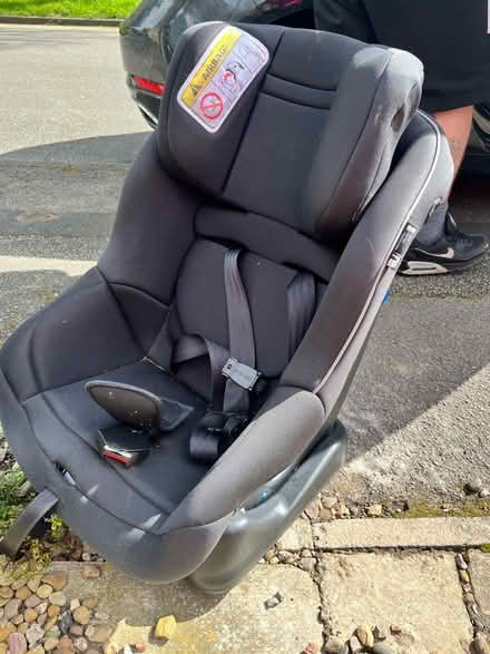 Photo of free child car seat (Leeds. LS9) #1