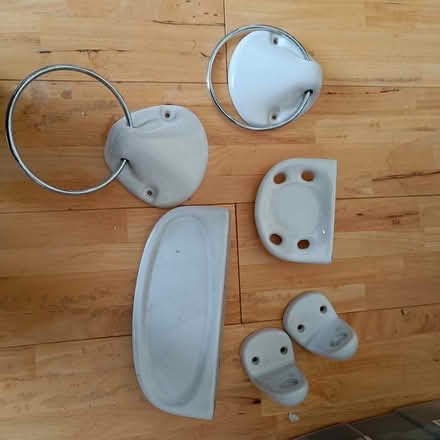 Photo of free Bathroom accessories (East Finchley N2) #1
