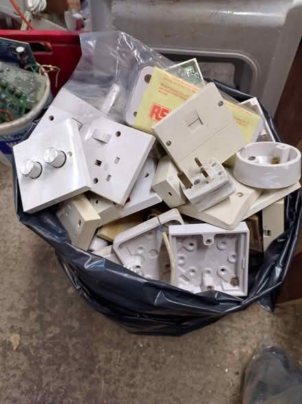 Photo of free Various electric and phone items (Effingham) #2