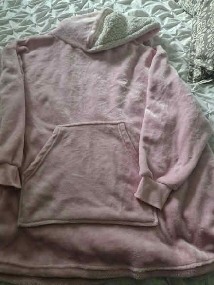 Photo of free Pale pink "Oodie" style oversized snuggly hoodie (Linslade LU7) #1