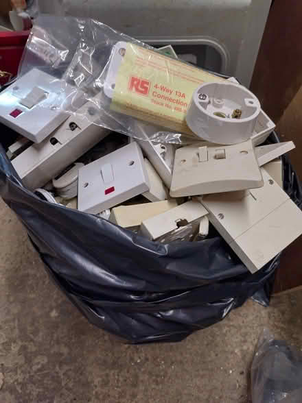 Photo of free Various electric and phone items (Effingham) #1