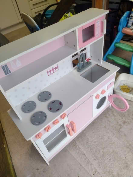 Photo of free Child's wooden play kitchen (Warwick CV34 6) #4