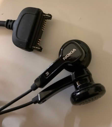 Photo of free Nokia earbuds type HS-23 for older mobile phone (Warbleton TN21) #3