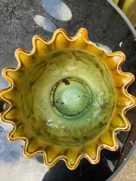 Photo of free Large ceramic planter pickup by FRI (TW12 Hampton) #2