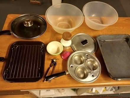 Photo of free 10 assorted pans, bowls etc (Pontefract) #1