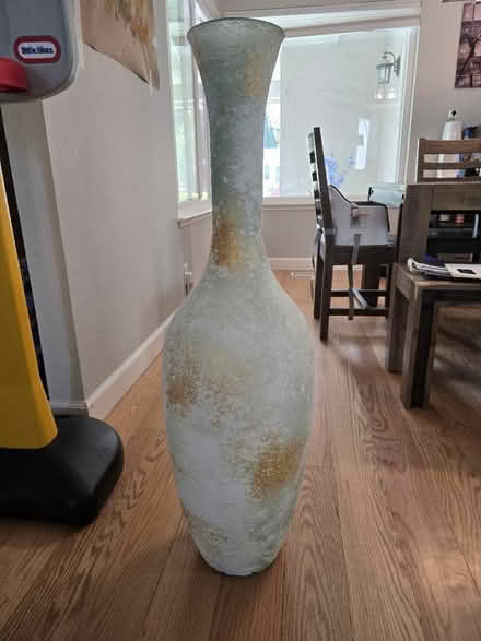 Photo of free Large decorative vase 39" (Ponderosa Park Sunnyvale) #2