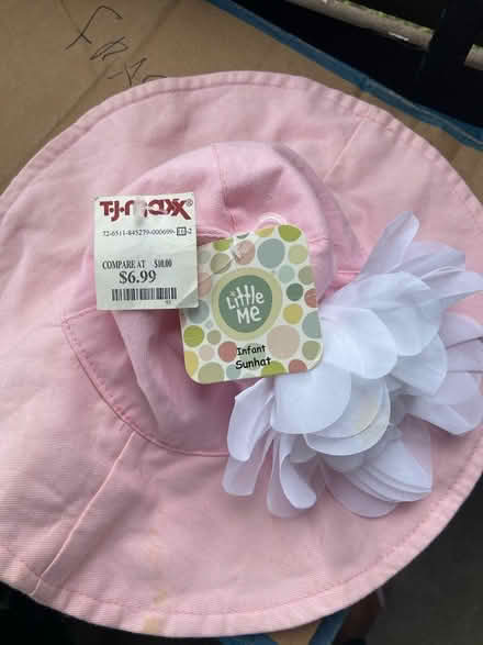 Photo of free New infant sun hat (75237-Dallas) #1