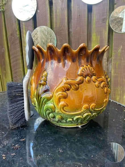 Photo of free Large ceramic planter pickup by FRI (TW12 Hampton) #1