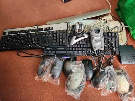 Photo of free Misc computer peripherals (SE2) #1