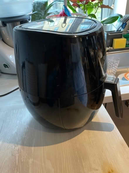 Photo of free Air fryer (Stanmore, HA8) #3
