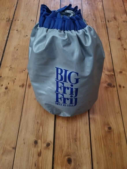 Photo of free wine bottle carrier (Hurlstone Park) #1
