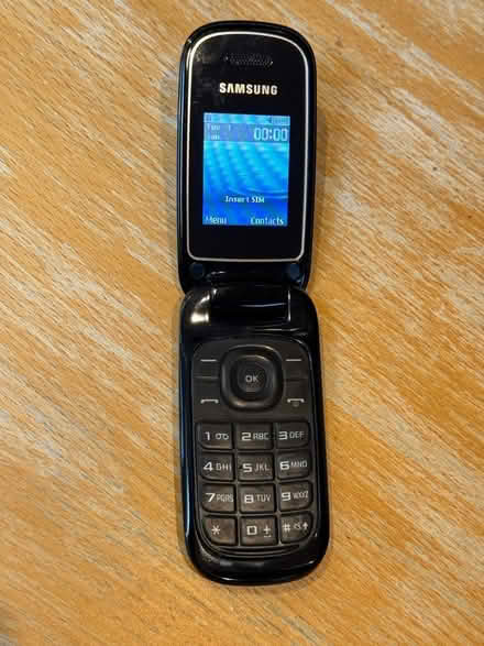 Photo of free Samsung Flip Phone GT-E1270 (Elephant & Castle SE1) #1