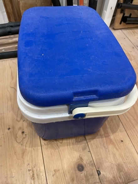 Photo of free Cool box with smaller cool bag (Tooting SW17) #1