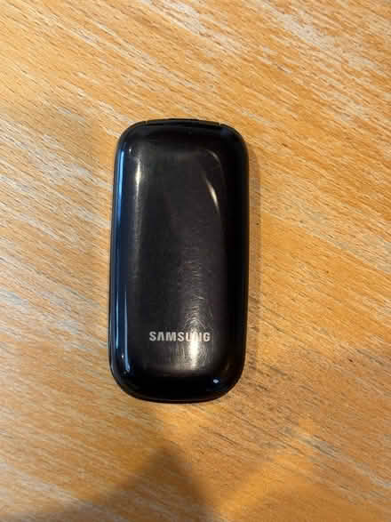 Photo of free Samsung Flip Phone GT-E1270 (Elephant & Castle SE1) #3