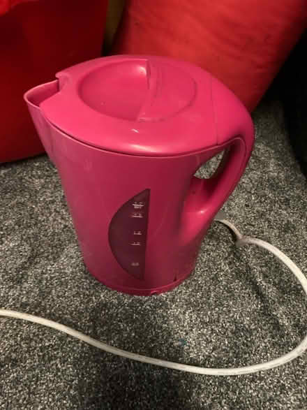 Photo of free Pink kettle (Belle isle) #1