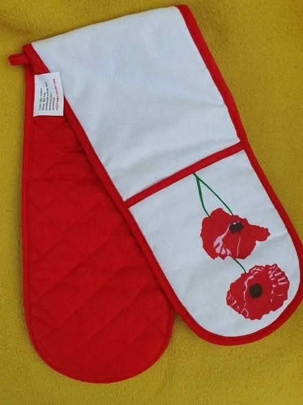 Photo of free Double Oven Glove (Merry Hill WD23) #1