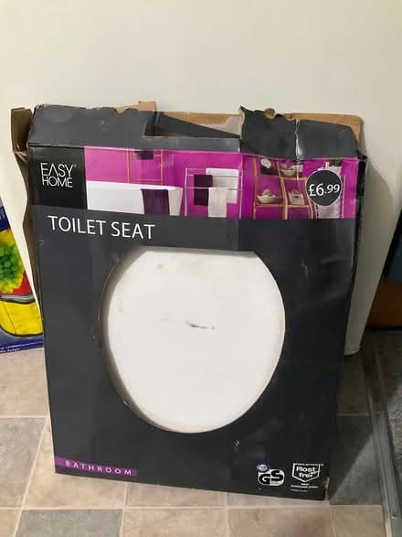 Photo of free Toilet seat white (Chapel-en-le-Frith SK23) #1