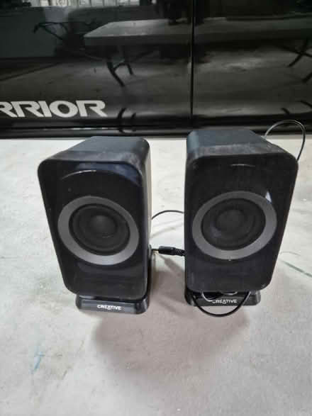 Photo of free Pair of small Creative speakers. (GU14) #1