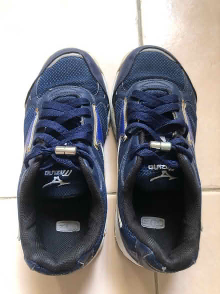 Photo of free Mizuno boy shoes (size 21.5) (sembawang) #1