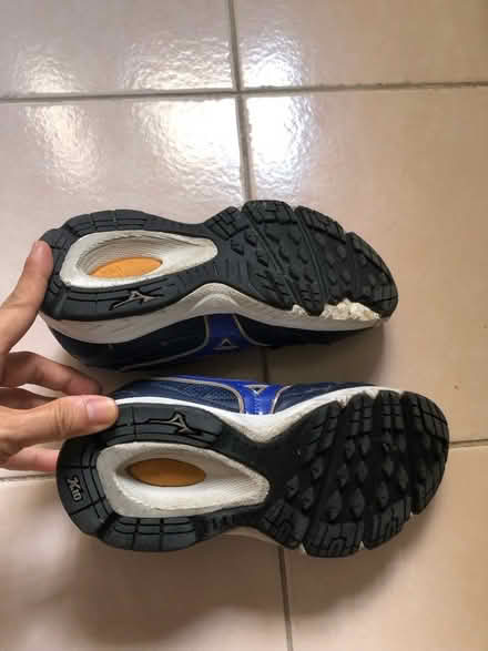 Photo of free Mizuno boy shoes (size 21.5) (sembawang) #2