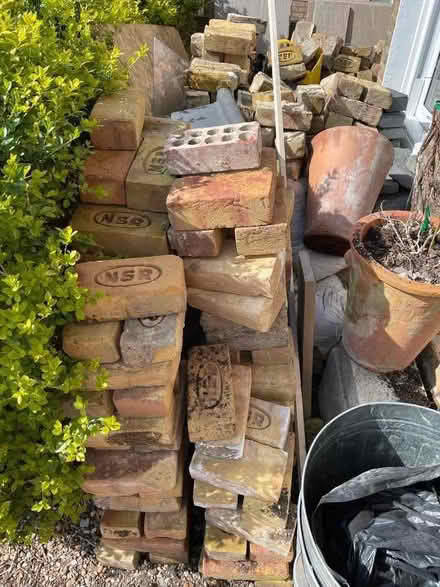 Photo of free Yellow bricks 100 (Tooting SW17) #1