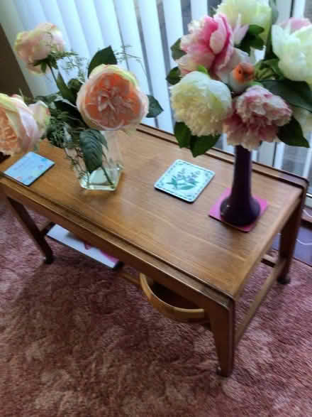 Photo of free 2 vases with artificial roses (Sutton Courtenay OX14) #2