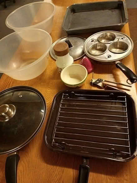 Photo of free 10 assorted pans, bowls etc (Pontefract) #2