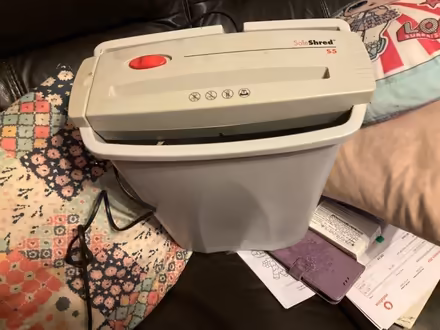 Photo of free Electric paper shredder (Stanford-Le-Hope SS17) #1