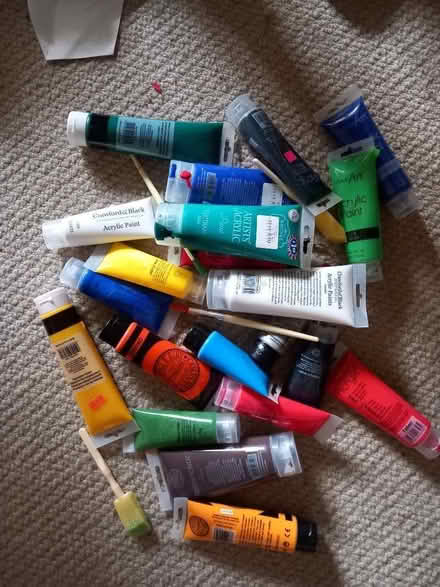 Photo of free A collection of acrylic paints (Glanmule SY16) #1