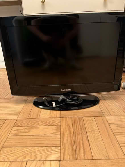 Photo of free Samsung 31” TV (Murray Hill, Manhattan) #1