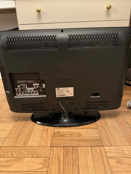 Photo of free Samsung 31” TV (Murray Hill, Manhattan) #2