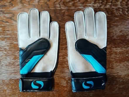 Photo of free Football gloves (St. Giles LN2) #1
