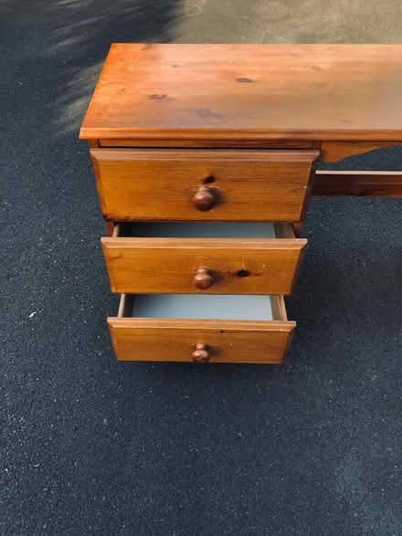 Photo of free Desk or Dressing table (Wheatley OX33) #1