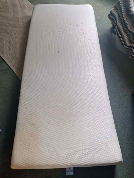 Photo of free Good condition small single mattress. (Linslade LU7) #1