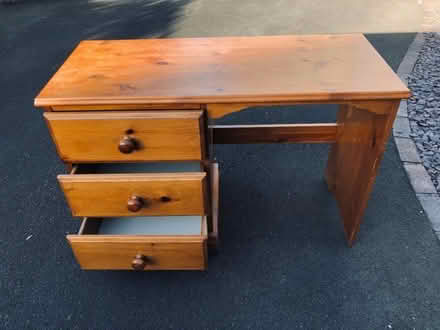 Photo of free Desk or Dressing table (Wheatley OX33) #2