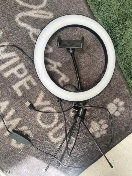 Photo of free Tripod ring light (Garston WD25) #1