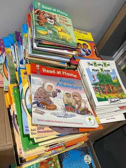 Photo of free Kids reading books (NG10 (Sandiacre)) #1