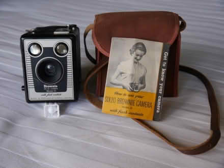 Photo of free Two vintage Kodak 'Brownie' cameras (Shirley B90) #2