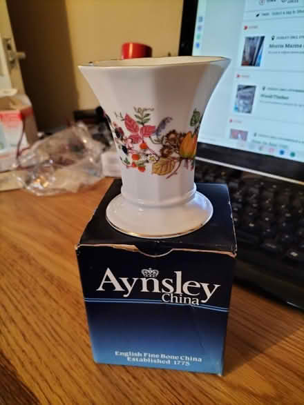Photo of free Small Aynsley Vase (Catchems End DY12) #1