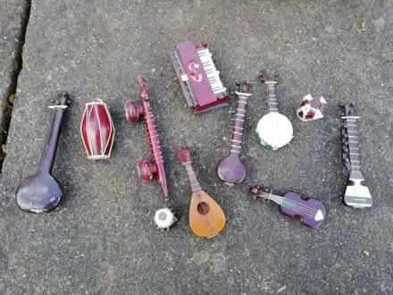 Photo of free Musical instrument decorations (Cofton Hackett B45) #1