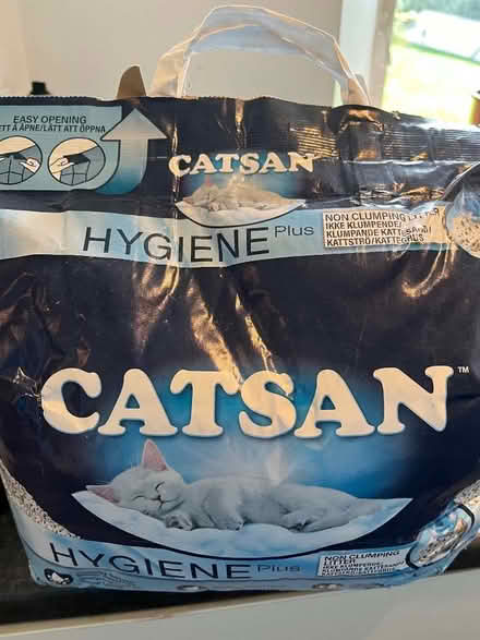 Photo of free 2 packs of 10l Catsan hygiene plus cat litter (Chelston TQ2) #1