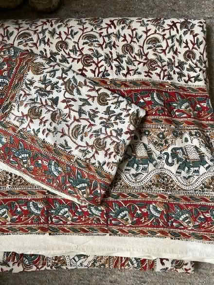 Photo of free Kingsize duvet cover & pillow cases (Queen's Park BN2) #1
