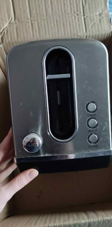 Photo of free 2 slot toaster (Chesterfield S40) #4
