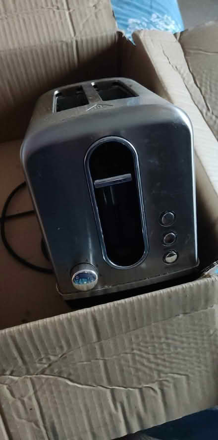 Photo of free 2 slot toaster (Chesterfield S40) #1
