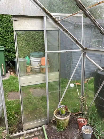 Photo of free Aluminium greenhouse (SM6) #3