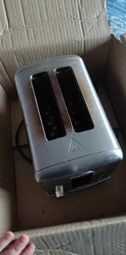 Photo of free 2 slot toaster (Chesterfield S40) #2