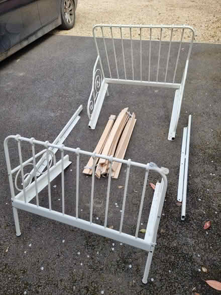 Photo of free Single Bed (Freeland, Oxfordshire) #1